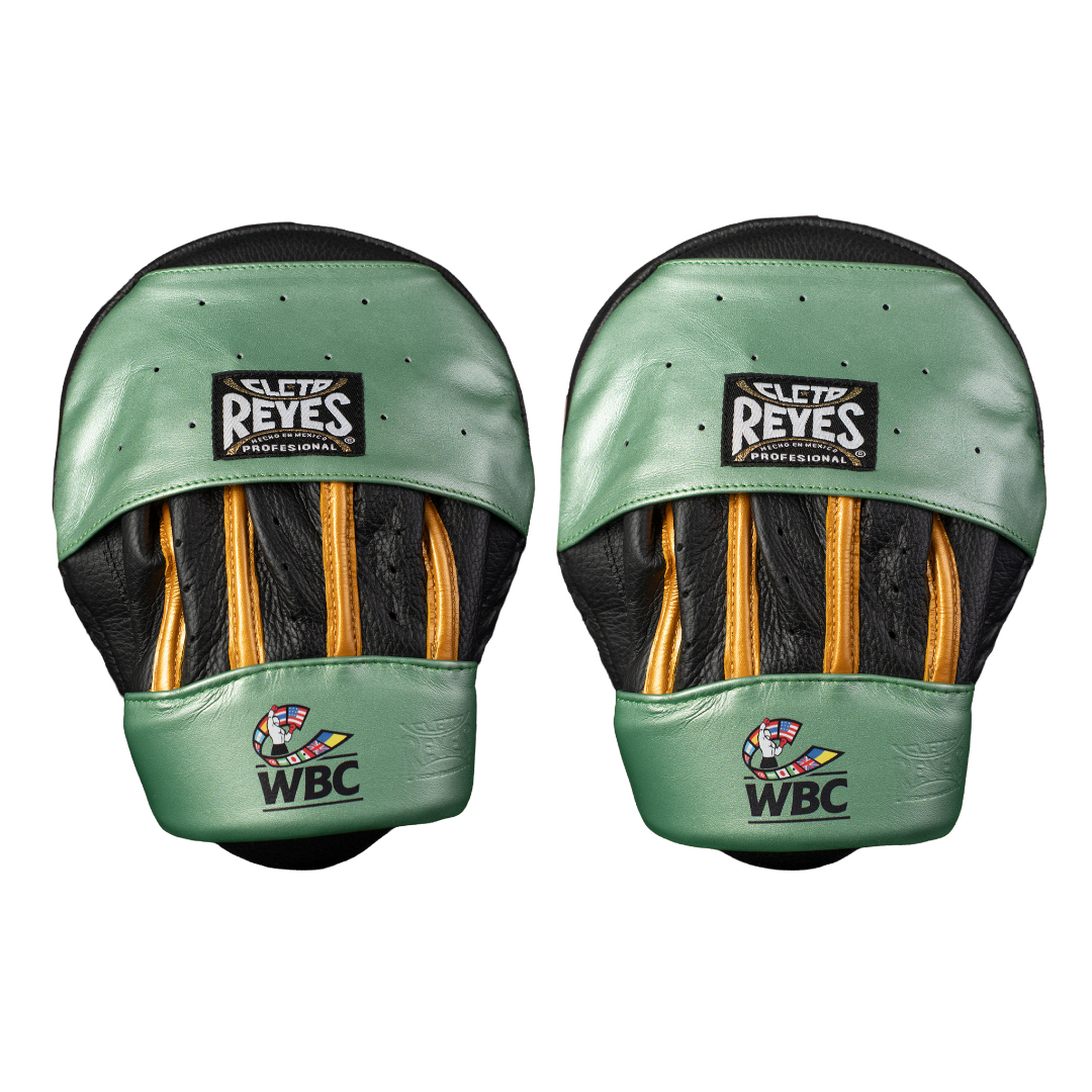MANILLAS EN PIEL DE RES CURVAS PARA GOLPES VERDE METALICO/DORADO, WBC