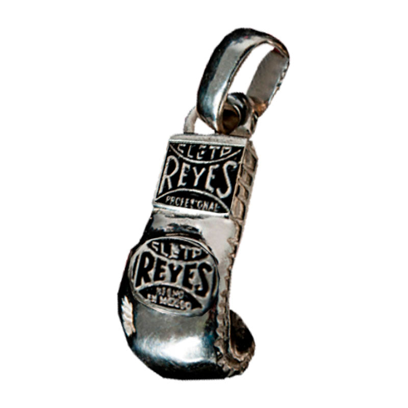 Dije de plata Cleto Reyes